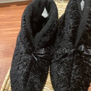 Medium 7/8 black bootie slippers Gently used